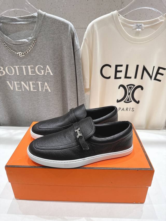 女款 男款 情侣款H家最新经典乐福鞋，经楦靴型+英伦复古设计，经典耐看！原版倒模楦型，极致1:1形体. 进口高端牛反绒 牛皮面料组合呈现出精致质感，进口羊皮里垫