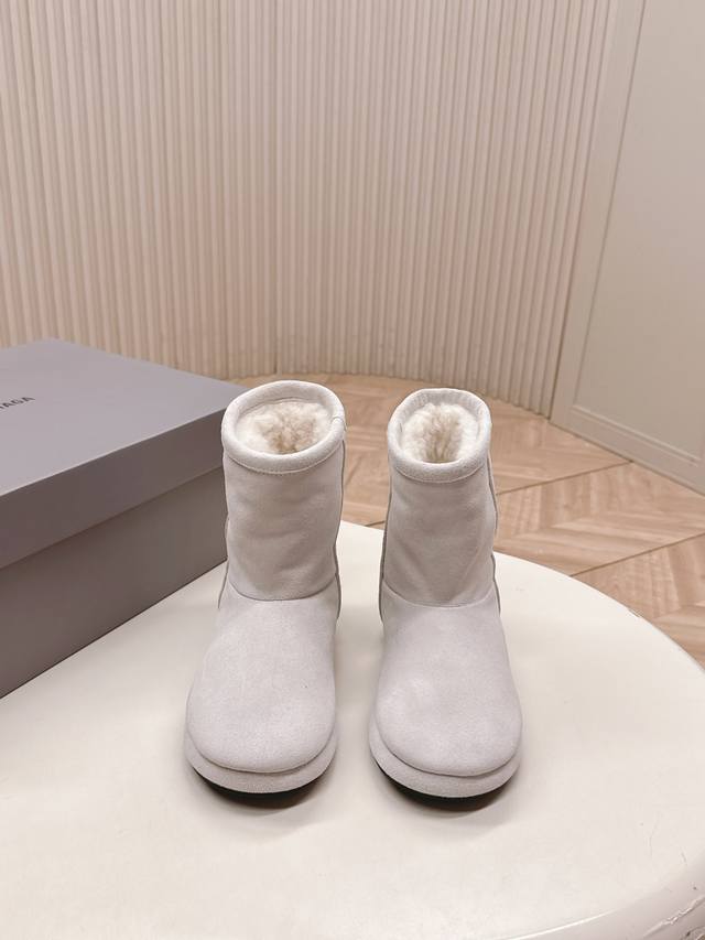 出 Balenciaga巴黎世家滑雪系列Skiwear最新款阿拉斯加雪地靴 正品购入开发 完美复刻 设计师推出p探索时尚界对于原创与挪用的概念、以全新系列致敬传