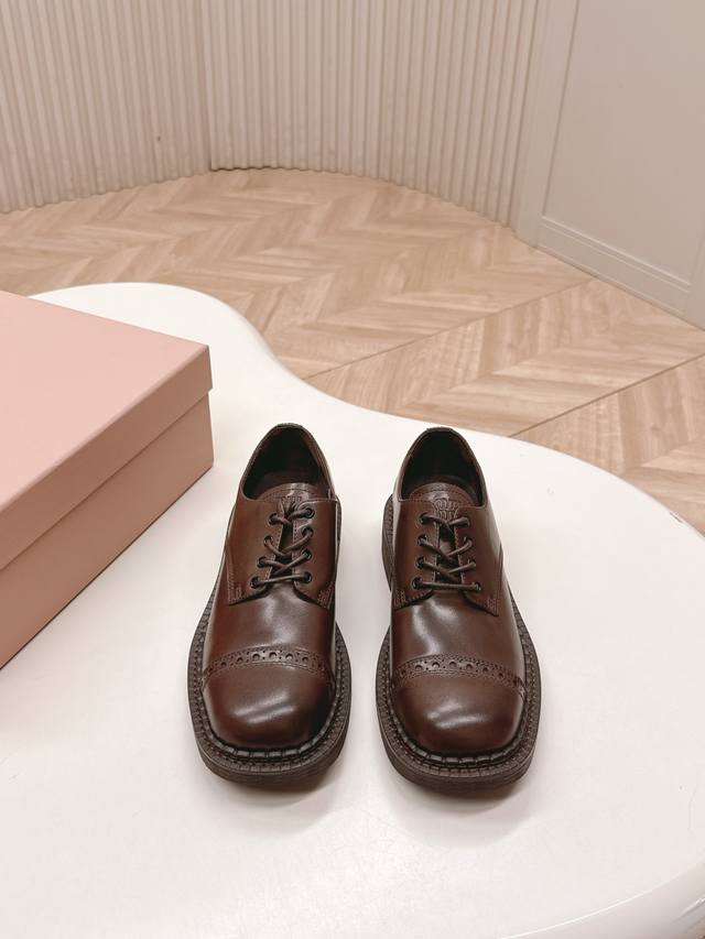 出 Miumiu2025秋冬新款英伦风小皮鞋