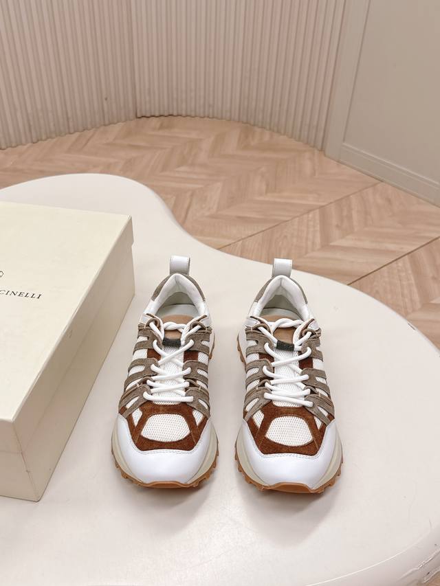 出 Brunello Cucinelli最新25款复古情侣款休闲运动鞋系列 Bc是意大利知名品牌，极简主义风格，复古又高级！简约又大气，属于非常耐看的款式！高级