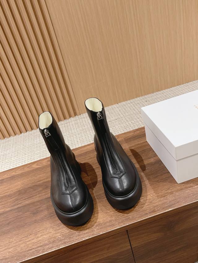 莞产 The Row 经典来袭Therow拉链短靴显腿长 小众不撞款不要犹豫了，选它没错增高显瘦有气场裙子裤子无所不搭 秋冬靴子它必须拥有姓名-Therow使用