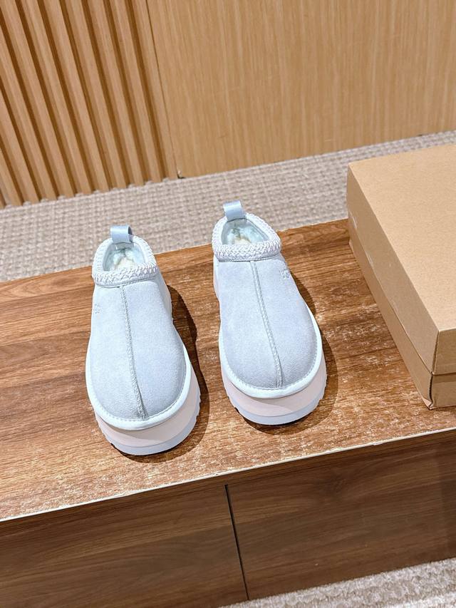 Ugg Tazz 塔茨厚底一脚蹬毛毛鞋雪地靴 新款毛拖采用民族风编织刺绣复古又时髦，超舒适一脚蹬，超多明星在穿，Ins小红书有多火不用我多说，一到季节就断货的节