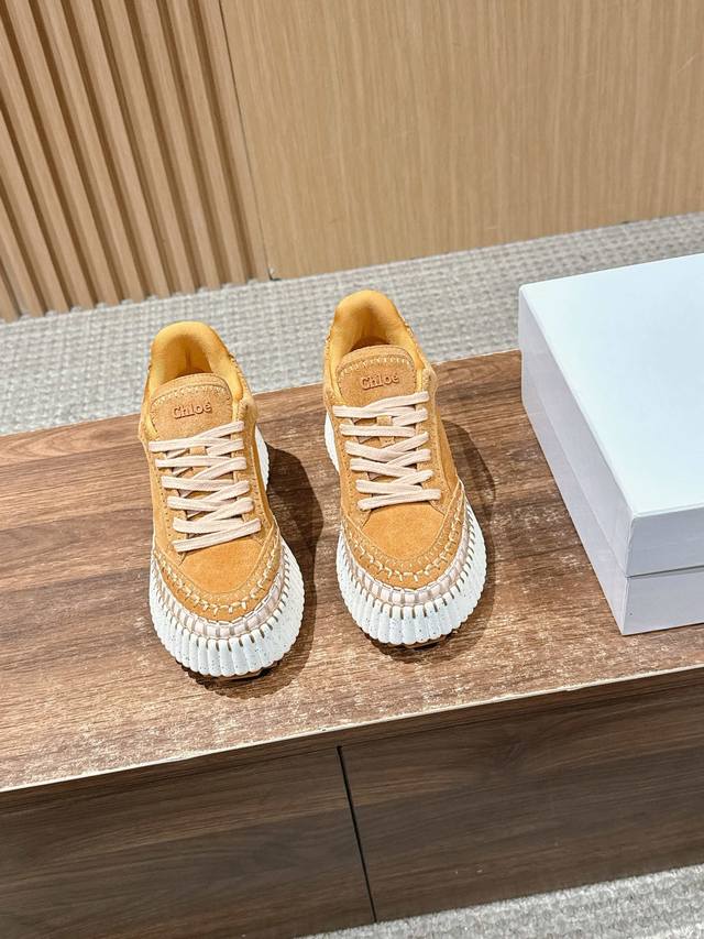 8Cm #蔻依新款运动鞋小白鞋、容祖儿和孙怡宋茜明星同款、原材料是可再生物料制作、全手工缝马克线、肉眼可见皆是手工制造、环保与时尚集一起用韵律感勾勒春天清新的气