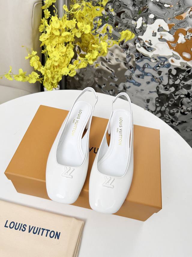 上新啦，2025Louis Vuitton 专柜经典款，经典永流传！做工用料都和原版同步， 内里 垫脚；羊皮 跟高：3.5Cm 码数 35-41 橡胶底， 颜色