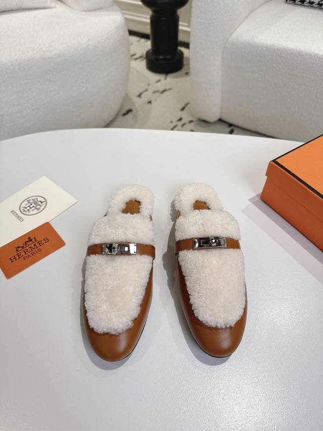 出厂 爱马仕Herme S Fw25New Arrival～ H家2025秋冬高羊绒Kelly半拖 好看好穿还高级，秋冬决绝子单品 皮毛一体材质，原版意大利进口