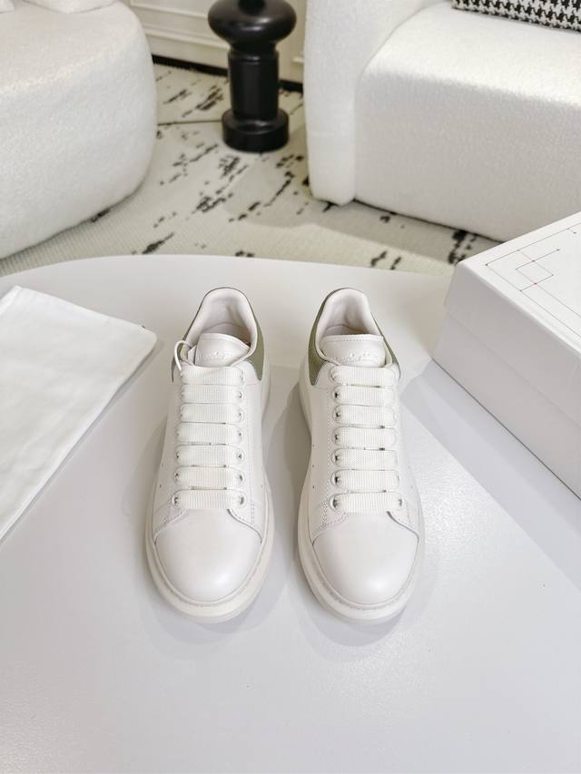 出厂 男码+50银标款 麦昆高品质顶级版Alexander Mcqueen 经典明星爆款百搭小白鞋 已升级，全新一代新楦型楦型经过一年刻苦打磨，复刻出与正品百分