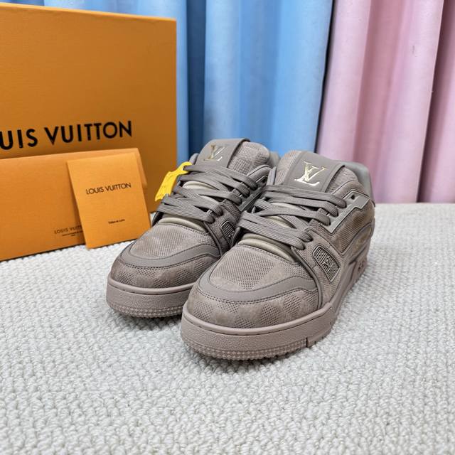 现货的 新款 代购级别品质 市面最齐全 Lv-路易-威登 pk市场一切版本 情侣款 走秀新款 篮球板鞋 代购品质 原版1：1开发复刻！！上脚非常舒适 做工精细