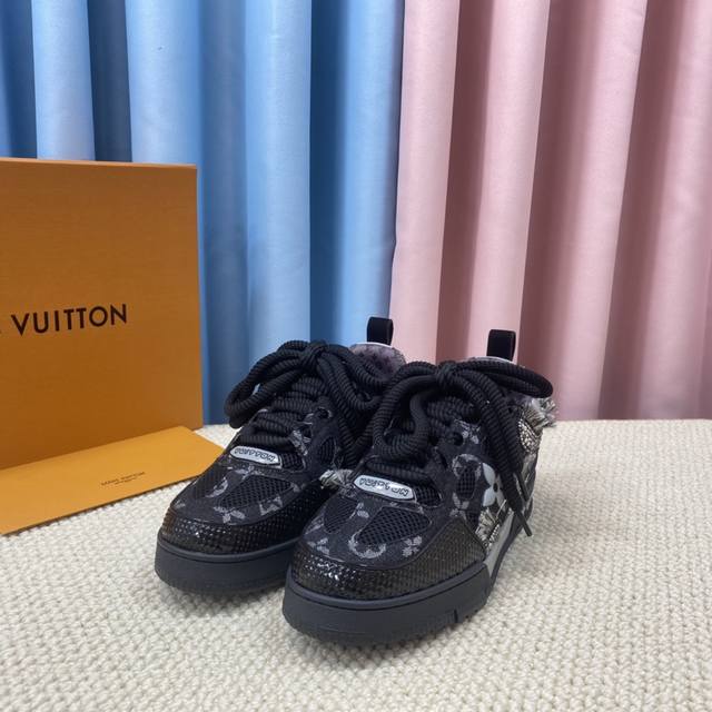 钻鞋路易-威登 pk市场一切版本 情侣款 走秀新款 篮球板鞋 原版1：1开发复刻！！上脚非常舒适 做工精细 鞋面由意大利进口小牛皮拼接，侧边饰有品牌Logo标志