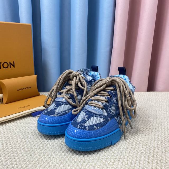 钻鞋.路易-威登 pk市场一切版本 情侣款 走秀新款 篮球板鞋 代购品质 原版1：1开发复刻！！上脚非常舒适 做工精细 鞋面由意大利进口小牛皮拼接，侧边饰有品牌