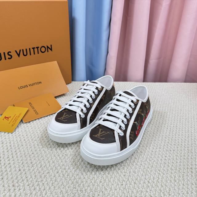 Loui* Vuitto* 代购品质 百搭穿红着力推新品，官网限定款！购入原版1:1精准复刻、细节很无敌、诚意满满、进口定制原版材质、细节百分百还原、没有原版是