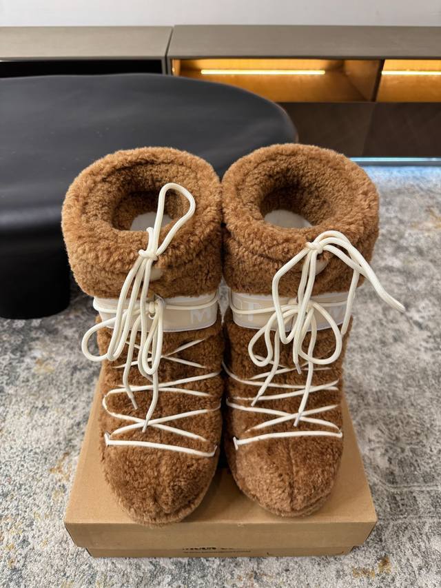 新品发布 ★面料 原版针织羊毛卷 内里 100%丝棉内胆 鞋底 原版热熔塑胶橡胶大底 优雅风格 创造不一样的感觉 跟高 4 Cm 专柜包装 简约气质款式！ Sh