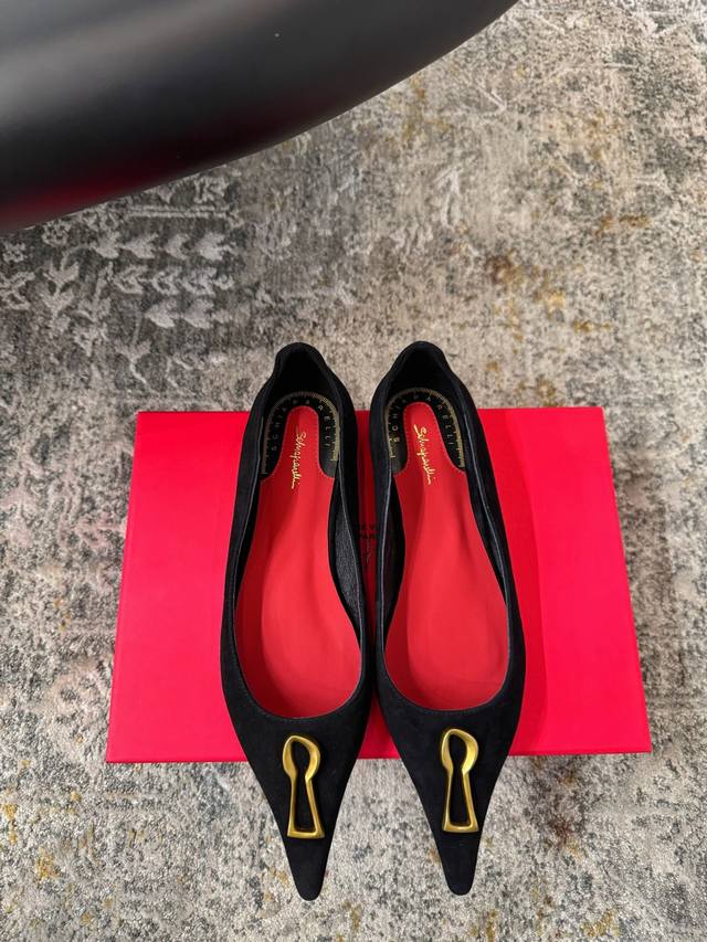 原版开发 ★面料 羊反绒 内里 羊皮 鞋底 意大利牛皮底 优雅风格 创造不一样的感觉 跟高 1 Cm 专柜包装 简约气质款式！ 市场顶级 Show Bdetai