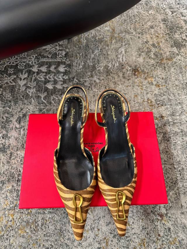 原版开发 ★面料 马毛 内里 羊皮 鞋底 意大利牛皮底 优雅风格 创造不一样的感觉 跟高 5.5 Cm 专柜包装 简约气质款式！ 市场顶级 Show Bdeta