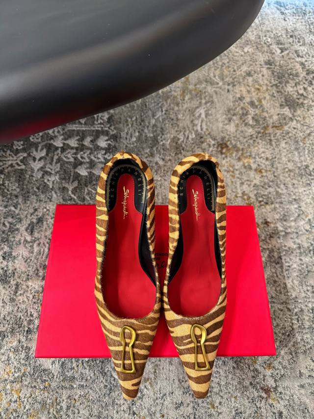 原版开发 ★面料 马毛 内里 羊皮 鞋底 意大利牛皮底 优雅风格 创造不一样的感觉 跟高 9.5 Cm 专柜包装 简约气质款式！ 市场顶级 Show Bdeta