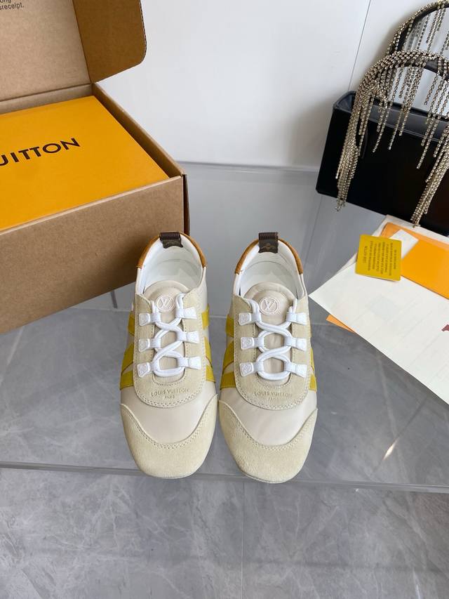 出厂价pp ￥p 顶级独家首发.配飞机盒 最新拼色休闲鞋 2025年新款Lv同款球鞋，穿上就是时髦精 这款 Footprint Soccer 运动鞋于2025春