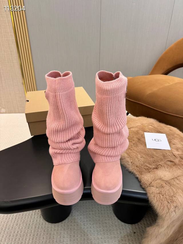 Ugg.Mini迪普羊毛毛线两穿靴 防滑耐磨的Treadlite By Ugg.轻翼大底 将带来新奇别致的温暖和舒适体验 鞋面：牛刨层革 鞋里：纯羊毛 颜色：樱