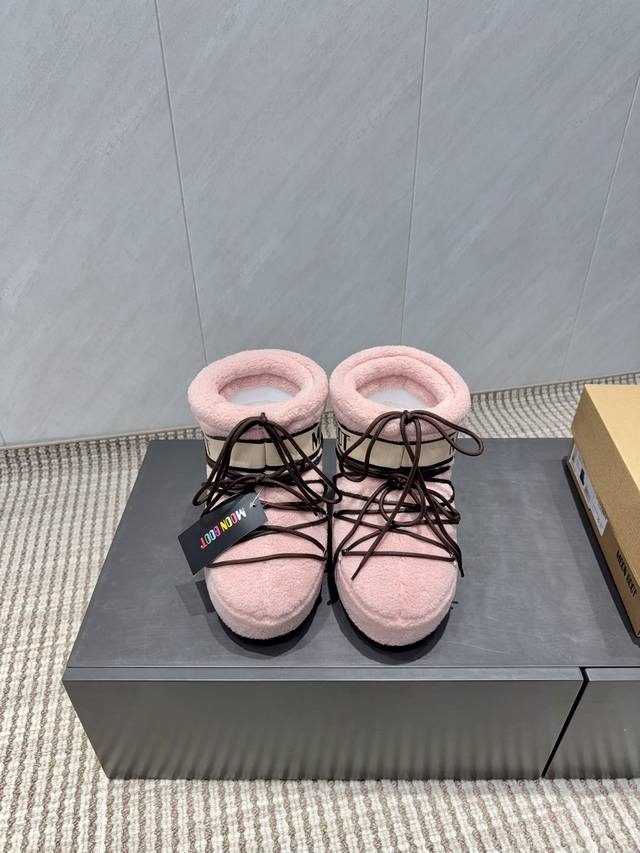 出厂:毛款 独家顶级版本 全新升级版本 Moon Boot2025Vs秋冬季爆款雪地靴系列 丑萌月亮雪地靴 忘了Ugg吧，时髦人都在穿Moon Boot雪地靴