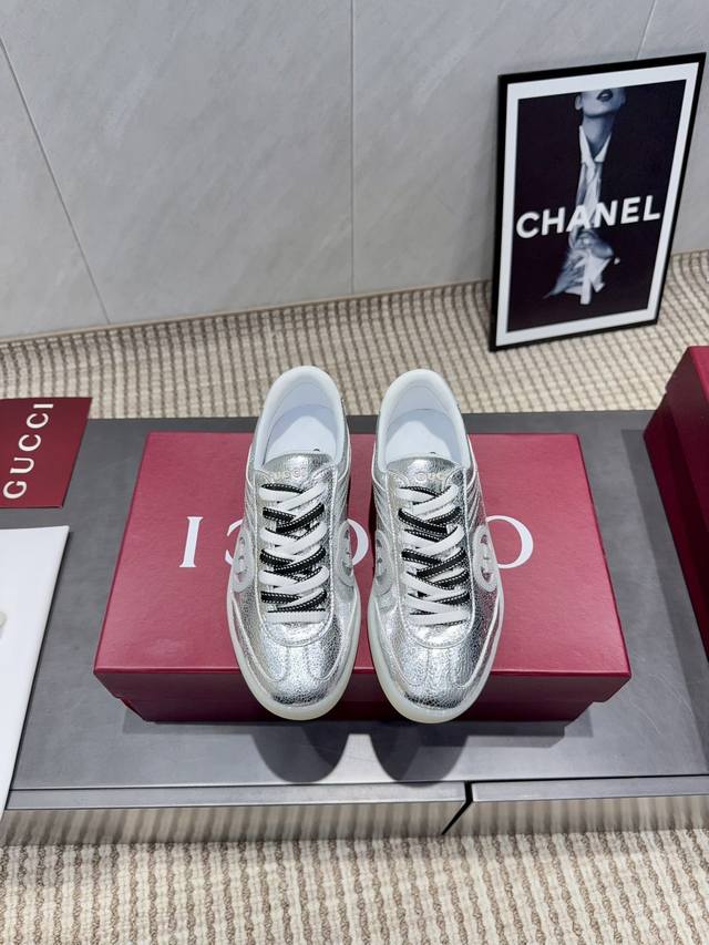 出厂:女款 男款可定制 独家顶级版本 拼色厚底休闲鞋 G家古驰小脏鞋全系列升级 长期做货 Gg古奇系列做旧休闲小脏鞋走秀款 Zp开发纯原版本 金属双G水晶圆柱形