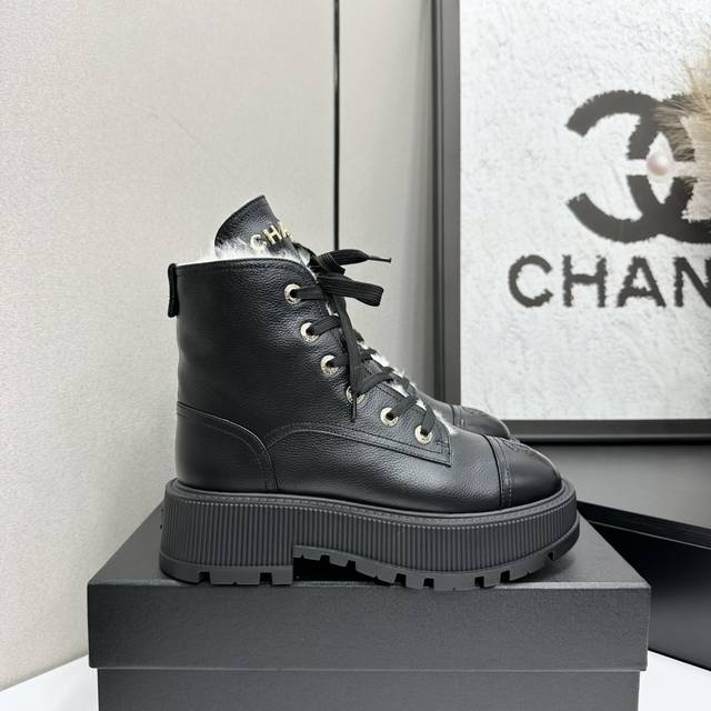 2025Sss官网、小红书同步最新配色小香家爆款火热上线，做工升级版，高品质！ 时尚潮流最新款毛毛靴上脚超百搭暖底，女主们的最爱 鞋面：牛皮 内里：羊毛 大底：