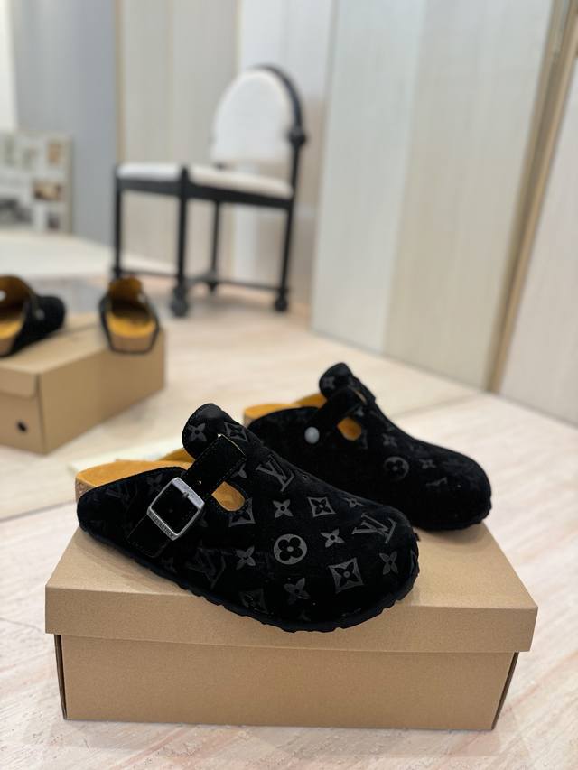 出厂价pp：女 男 顶级版本 Louis Vuitton × Birkenstock联名合作款Boston包头软底拖鞋Lv 勃肯穆勒拖鞋 万年经典勃肯软底拖鞋强