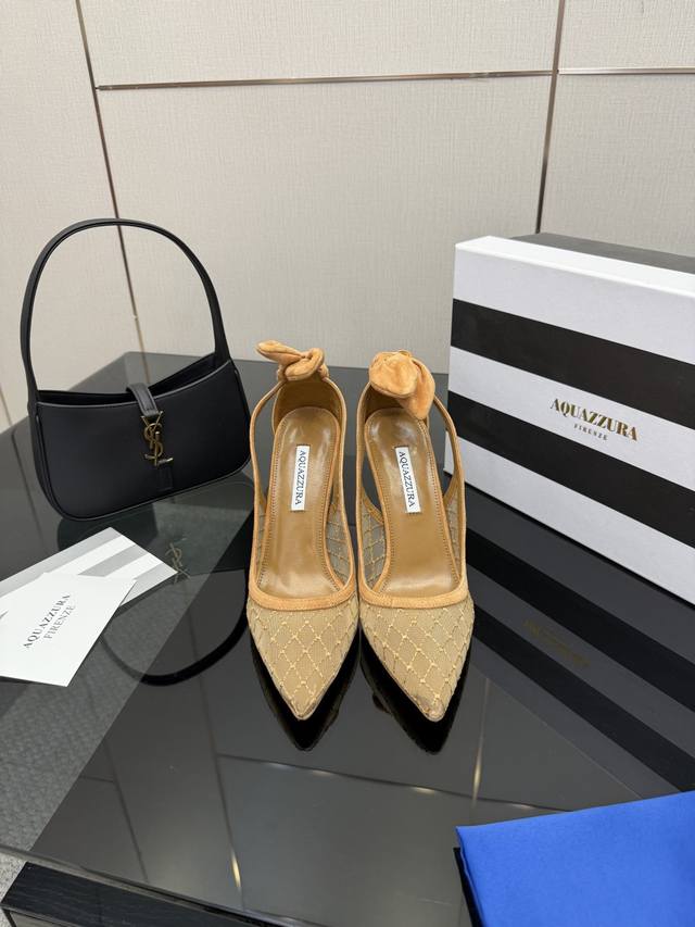 Aquazzura Zp 原版开模新品网纱高跟凉鞋 采用原版定制真丝制成，原版开模施华洛奇水钻装饰扣，超闪 大底金色标志性菠萝微标赋予单品丰富的品牌内涵与奢华的