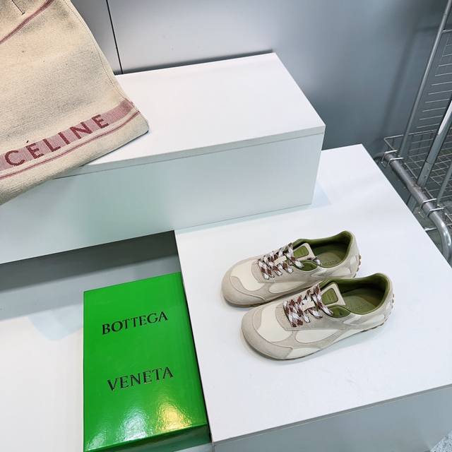 高品质出厂女 ！男 ！顶级品质 薄底款 Bottega Veneta葆蝶家26春夏新色Bv 反绒运动鞋老爹鞋休闲鞋！原版购入开发！采用原版进口细腻羊京面料，原版