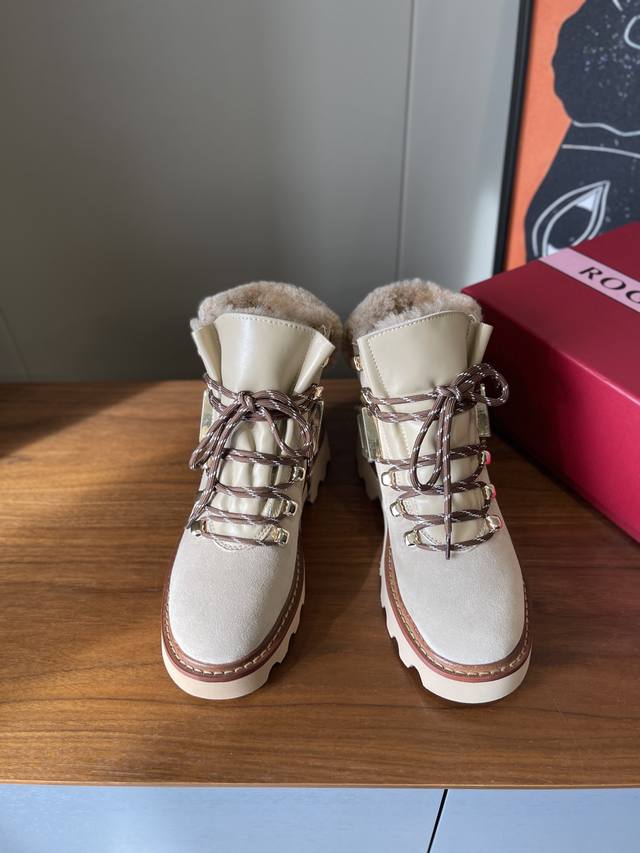 Roger Vivier Fw25 Mew Arrival～ Rv 罗杰维维亚秋冬新款羊毛短靴 Viv Rangers T Ruck系列｜个性又不失精致 皮毛一