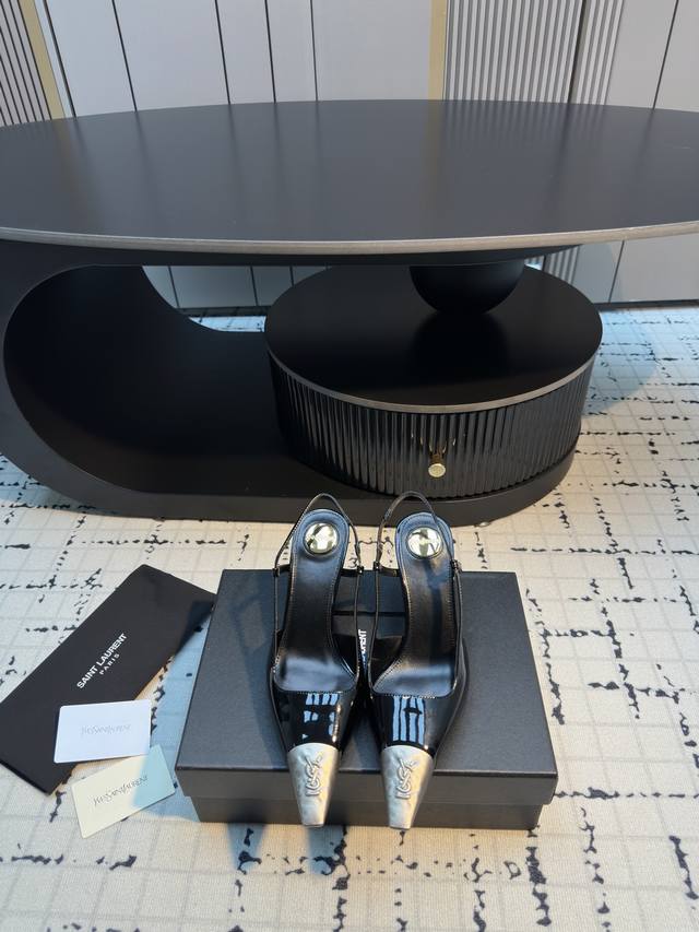 Saint Laurent 2025春夏新款Ysl 小金头高跟鞋 上脚特别稳，超跟脚，放心入！鞋跟是重新开模定制的，独家的鞋跟，高度与正品一致区别各种不对版！高