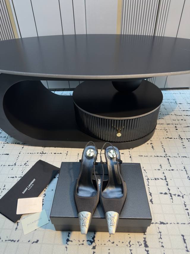 Saint Laurent 2025春夏新款Ysl 小金头高跟鞋 上脚特别稳，超跟脚，放心入！鞋跟是重新开模定制的，独家的鞋跟，高度与正品一致区别各种不对版！高