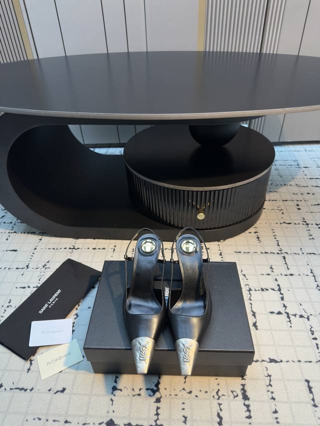 Saint Laurent 2025春夏新款Ysl 小金头高跟鞋 上脚特别稳，超跟脚，放心入！鞋跟是重新开模定制的，独家的鞋跟，高度与正品一致区别各种不对版！高