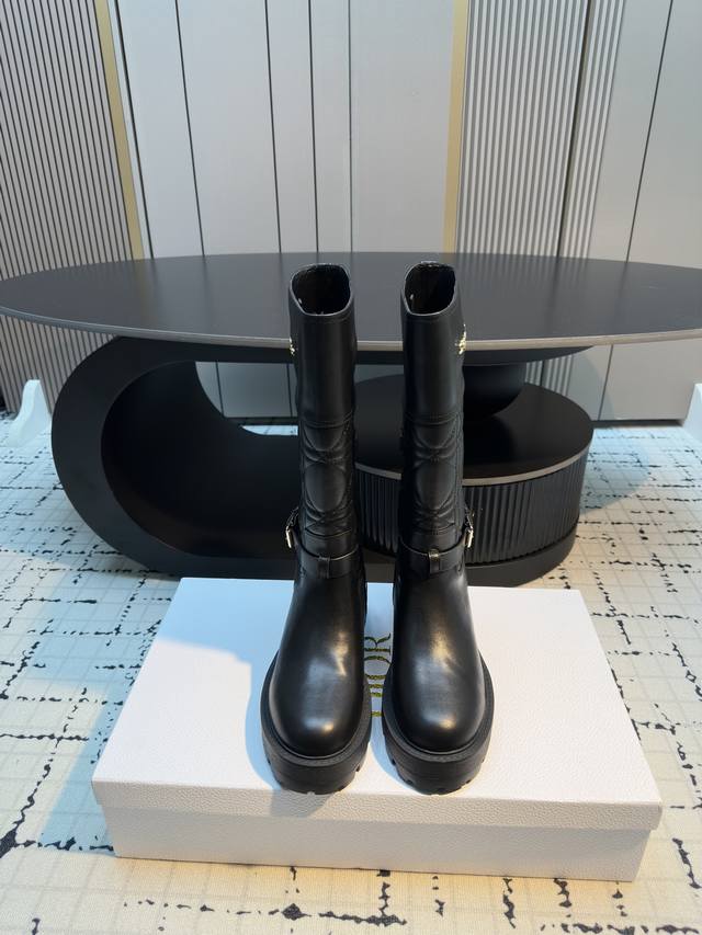 Dior 迪奥 25 2025秋冬新品 顶级版本 专柜主打新款D-Town科技面藤格纹长筒靴 硬货上新 Bs代购级别！高级感十足！国内外博主刷爆的一款，复古又时