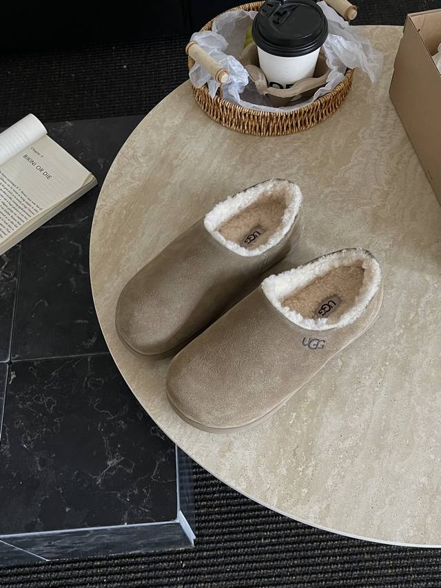 土豆小可爱全包 这款全包士豆雪地靴 冬天穿再合适不过了 卷天冷了穿 也不怕冻脚后跟啦 慵懒随意又好看 狠狠的入坑啦~ 四色，栗色，菜籽色，羚羊色，香芋紫色！ :