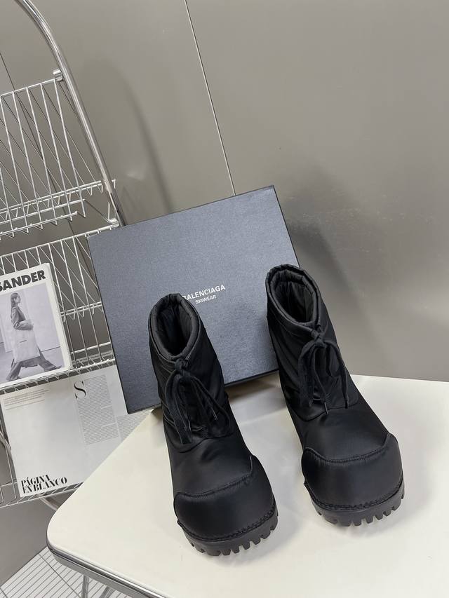 Balenciaga巴黎世家滑雪系列Skiwear最新款情侣阿拉斯加雪地靴 正品Rmb12520购入开发 完美复刻 设计师推出探索时尚界对于原创与挪用的概念、以