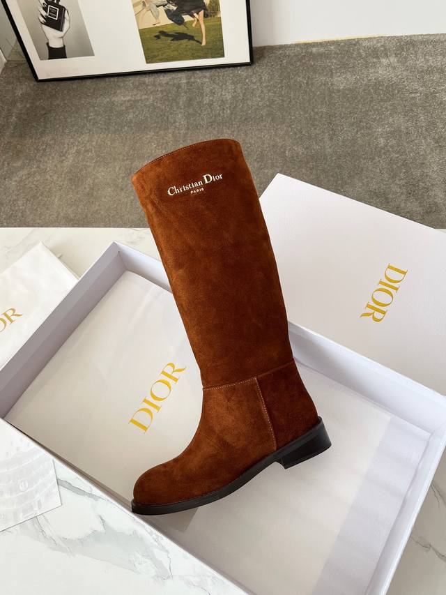 Dior 迪奥2025Ss复古英伦风布洛克新款骑士长靴 萱型百搭瘦脚Yyds.造型立体饱满，帅气十足 上脚舒适 一款非常复古风、气场十足单品、设计风格非常新颖