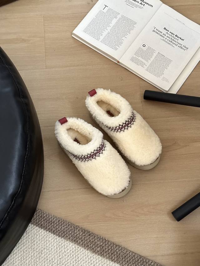 升级民族风毛羔毛厚底毛毛拖 鞋面采用羊羔毛，鞋口原版刺绣 白色，咖啡色 Size：35-40
