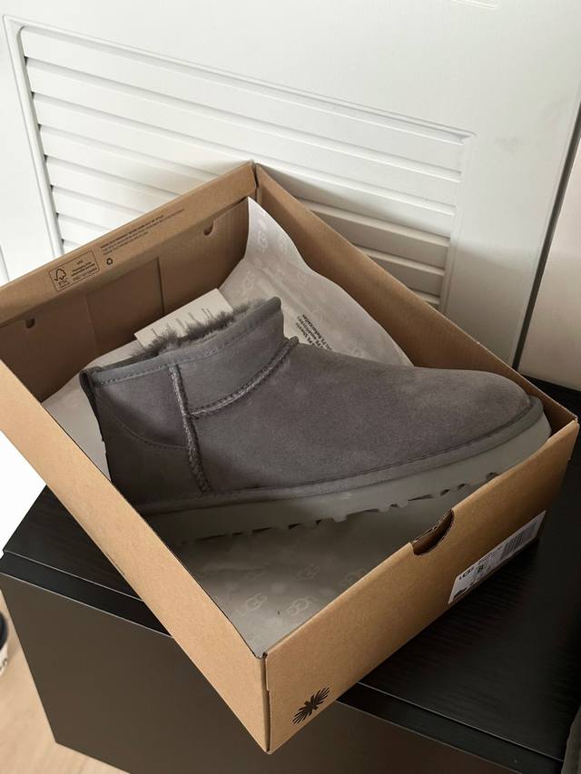 Mini～周冬雨｜男款 采用隆丰澳洲进口皮毛一体 防滑.耐磨大底 Size：40-44 可配亲子款 ，童款，女款