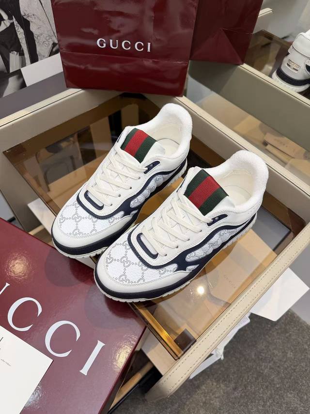 实价 Gucci 新款运动板鞋，秋冬最新限定配色，全新升级 整体更轻更软 毛巾内里吸汗舒适度Gg印花 标志性红绿织带，不管怎样搭配都是街头焦点 女码35-40，