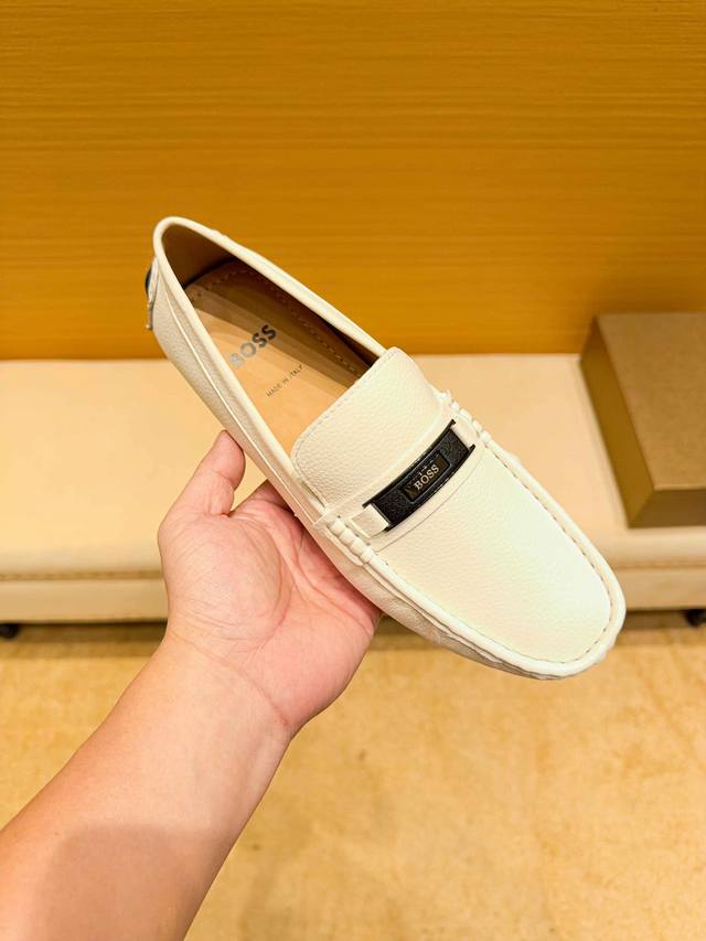 Boss官方旗舰店新款，鞋面头层牛皮，舒适透气牛里 真材实料，原版进口耐磨橡胶底， 精致优雅男士心备佳品，穿着舒适。精致简单鞋面尽显品牌低调优雅，适合四季衣橱，