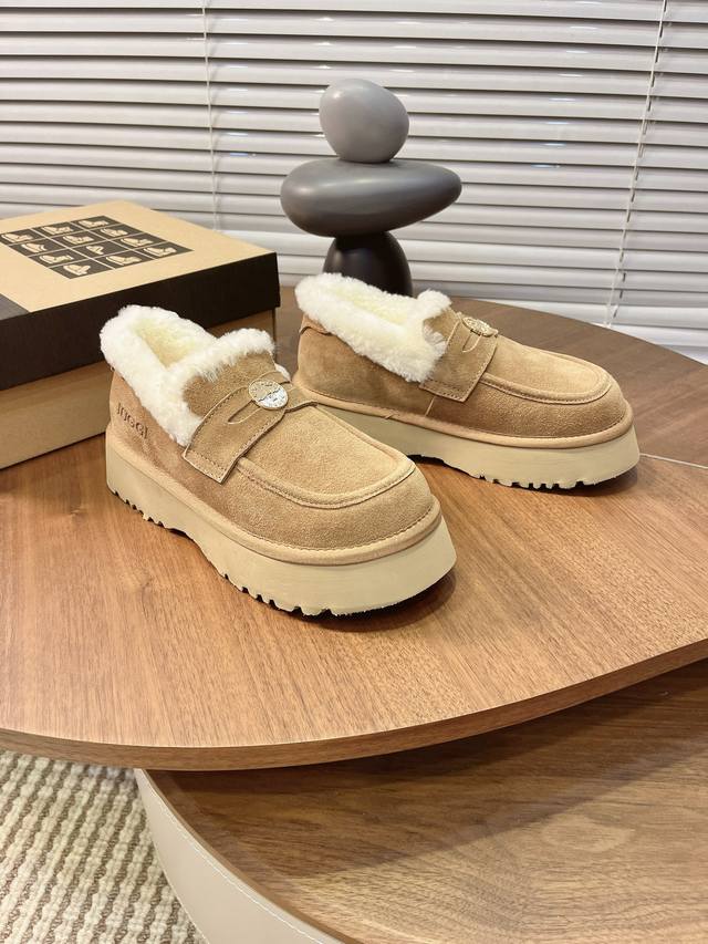 系带雪地靴 美媚必选，秋冬长装短装好配衣服，超显身材秋冬女性必备.保暖神器 源自澳洲，百搭 新款，Mra级摩卡星羊毛，顶级品质.反毛牛绒面料，与羊毛里的绝美匹配