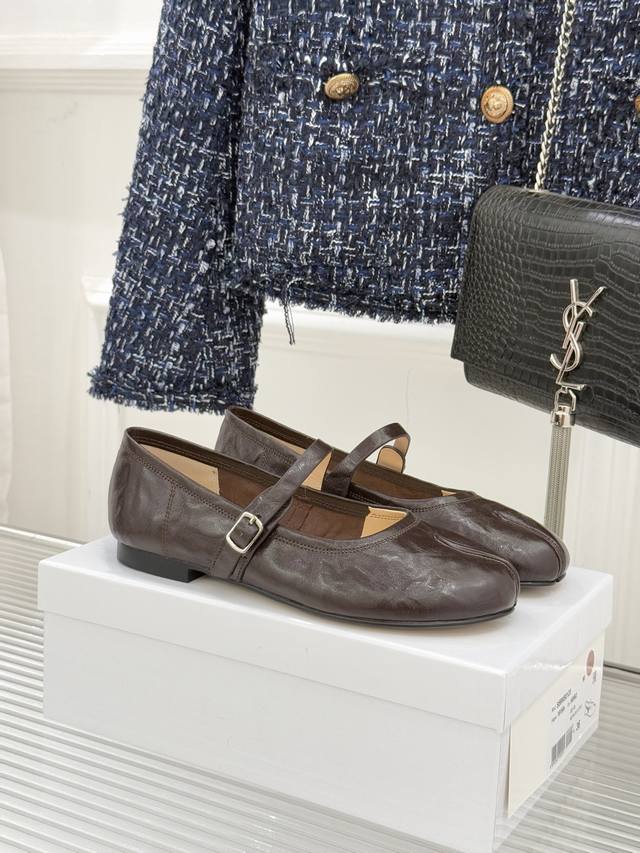 厂价 Maisonmargiela｜Mm6马吉拉 复古芭蕾玛丽珍鞋单鞋 刻着“时髦”两字的猪蹄分趾鞋 这次在原来的基础上又做了升级 分趾开衩位置真的是考究工艺的