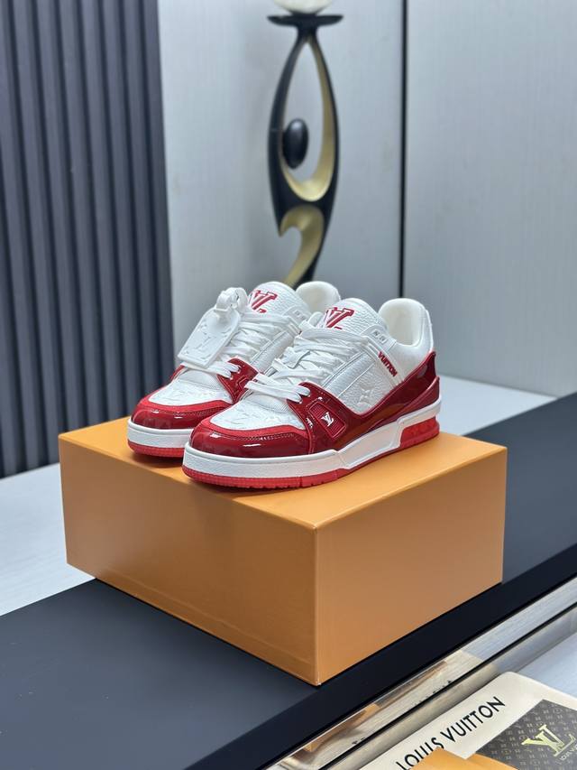 工厂p直销￥ 顶级版本 Lv-路易威登-经典走秀新款 空胶工艺 原版1：1开发复刻！！上脚非常舒适 奢侈用料，做工精细，中底印有欧洲制造英文字母 鞋面由意大利进