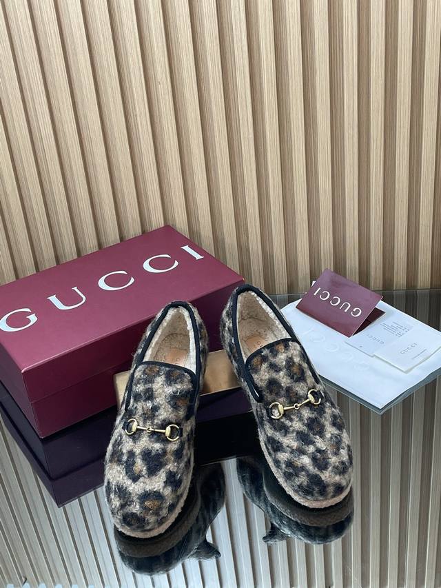 2025Gucci 秋冬新品 专柜最新走秀款 高版本马衔扣毛毛鞋乐福鞋 内里：澳洲进口羊卷毛羊毛里 ； 面料：全羊毛提花豹纹面料 ； 大底：耐磨 耐寒 Tpu大