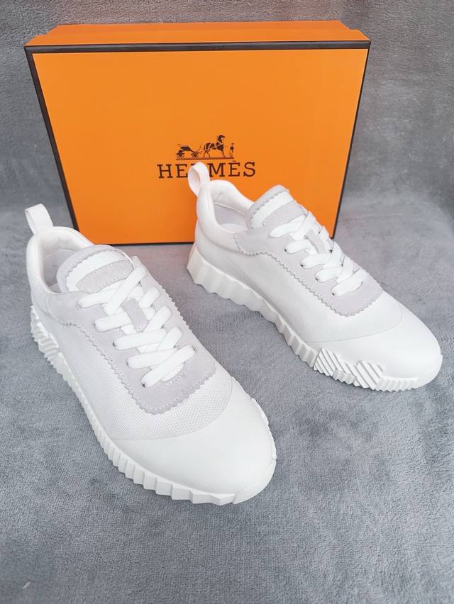 高端精品，秋冬高帮男士休闲运动鞋，进口头层牛皮打造，内里鞋垫进口小羊皮，柔软舒适，Tpu大底，精品级别，值得入手！Size：35一45码，46可以定做