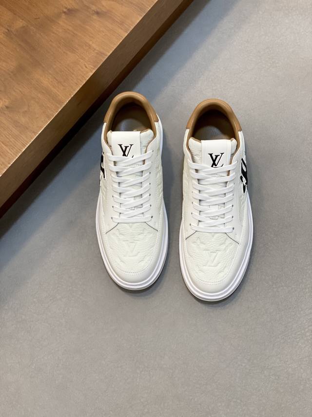 L 顶级代购 路 炸街男神爆款中帮运动板鞋专柜同步，鞋面意大利进口牛皮面料，高品质复杂拼接工艺品，进口水染牛皮内里牛皮垫脚 鞋底：原厂特供原版底，Tpu独家活动