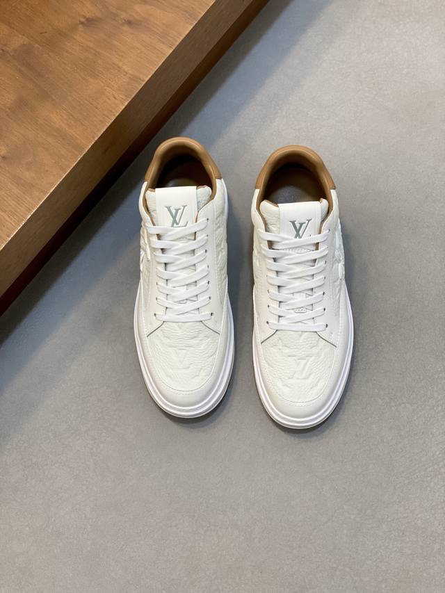 L 顶级代购 路 炸街男神爆款中帮运动板鞋专柜同步，鞋面意大利进口牛皮面料，高品质复杂拼接工艺品，进口水染牛皮内里牛皮垫脚 鞋底：原厂特供原版底，Tpu独家活动