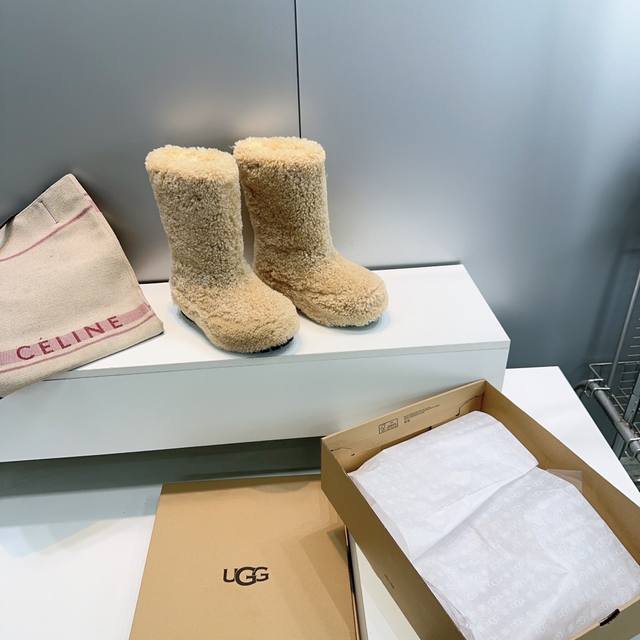 高品质出厂 ！顶级品质油鸡鸡Ugg 2025Ss秋冬最新皮毛一体雪地靴！厚底圆头小胖墩！这双柯基鞋上脚真的超鸡好看保暖，穿腻了经典普通款可以试一下这双，毛茸茸的