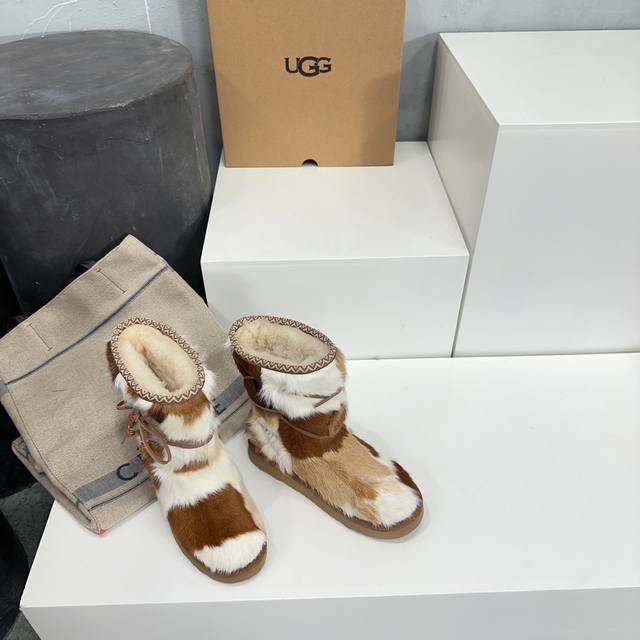 高品质出厂8寸 ！顶级品质油鸡鸡Ugg 2025Ss秋冬最新皮毛一体雪地靴！复古风吊坠点缀装饰时装雪地靴！这双柯基鞋上脚真的超鸡好看保暖，穿腻了经典普通款可以试