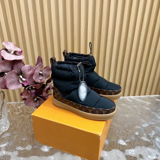 Lv 路易威登 24 秋冬新品 顶级版本专柜主打最新款Lv Cloud及裸靴羽绒雪地靴 硬货上新 代购级别！高级感十足！国内外博主刷爆的一款，复古又时髦 上脚美