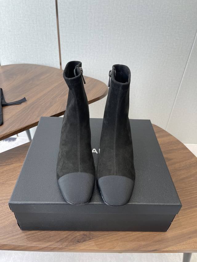 Chanel 小香 25Ss 秋冬新款 方头松紧 这款厚底在欧美街拍中出境率超高，Ins也是火了一把，调鞋楦都调了一个月 整体线条流畅性保持跟原版一致，真的太有