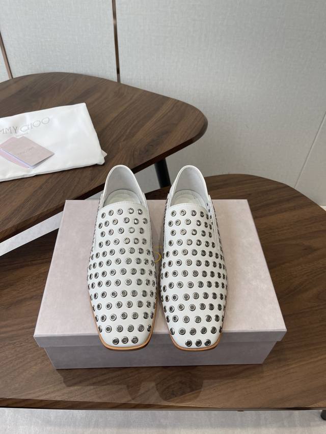 Jimmy Choo 吉米周 Jc 2026 新款平底 粗跟 镂空 单鞋 新款时装平底鞋，优雅大气鞋型，时髦耐看，穿着舒适跟脚，时尚个性始于足下，优雅气质，历久